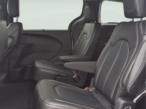 New 2026 Chrysler Pacifica Select w/ S Appearance Package image 10