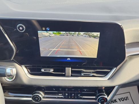 Used 2026 Chevrolet Equinox LT FWD image 19