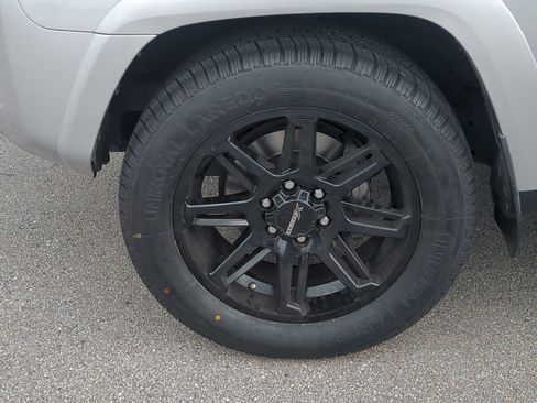 Used 2022 Toyota 4Runner SR5 Premium w/ Moonroof Package RWD image 12