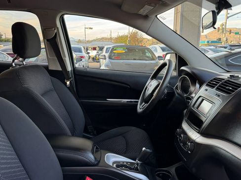 Used 2017 Dodge Journey SE FWD image 16