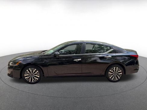 Used 2025 Nissan Altima 2.5 SV image 9