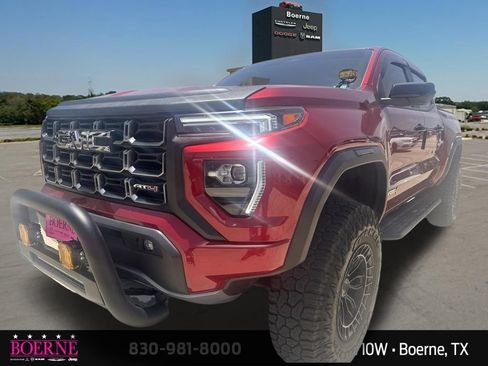 Used 2025 GMC Canyon AT4 w/ AT4 Premium Package AWD/4WD image 3