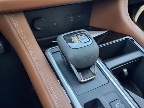 New 2025 Nissan Pathfinder Platinum w/ Black Appearance Package image 19