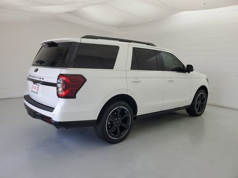 Used 2023 Ford Expedition Limited image 5