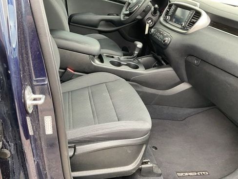 Used 2020 Kia Sorento LX image 14