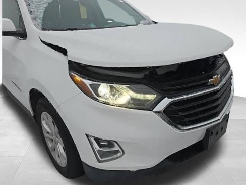Used 2021 Chevrolet Equinox LT image 2
