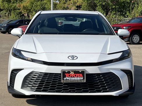 Used 2025 Toyota Camry SE FWD image 7