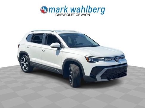 Used 2025 Volkswagen Taos SEL AWD/4WD image 2