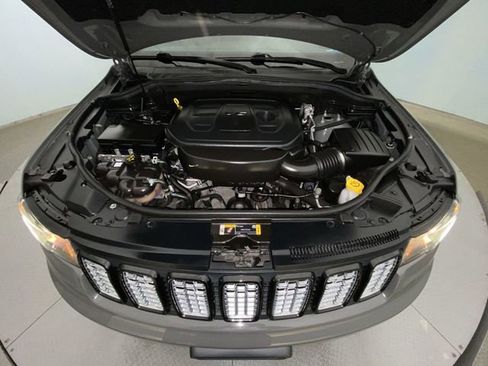 Used 2021 Jeep Grand Cherokee Laredo X image 25