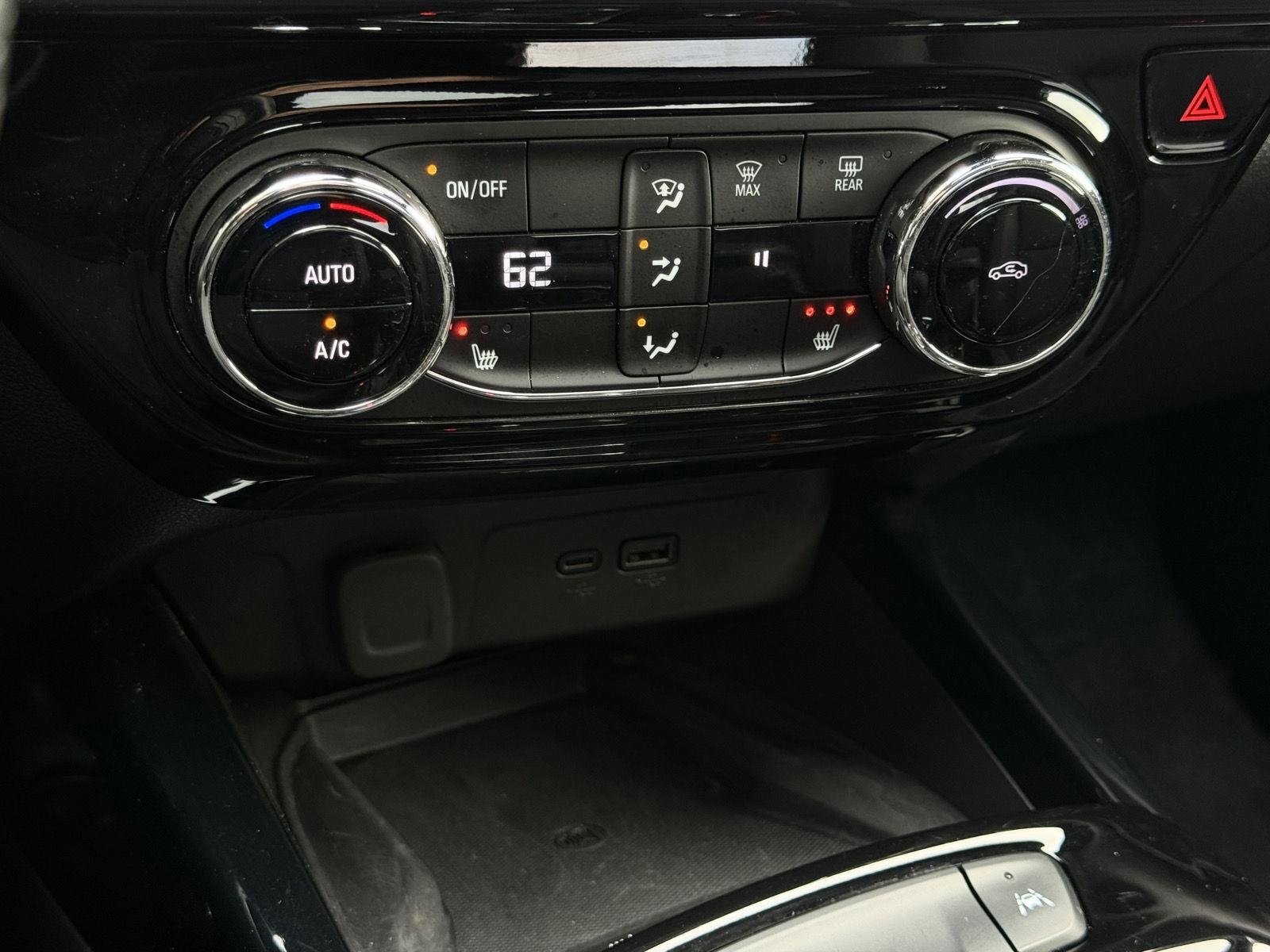 Used 2024 Chevrolet Trax RS w/ Sunroof Package FWD image 34