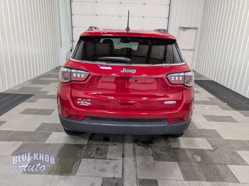 Used 2025 Jeep Compass Latitude AWD/4WD image 3
