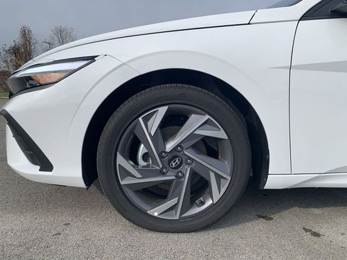 New 2025 Hyundai Elantra SEL image 35