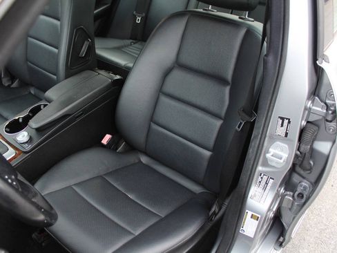 Used 2009 Mercedes-Benz C 300 4MATIC Sedan image 3