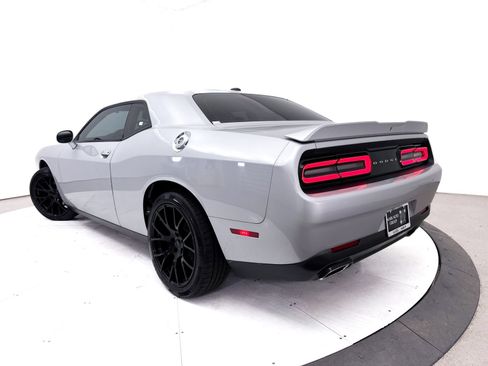 Used 2019 Dodge Challenger SXT RWD image 3