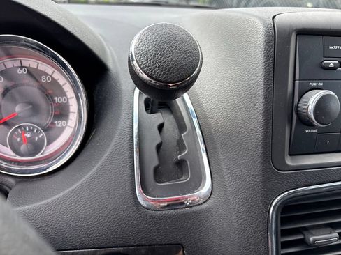 Used 2013 Dodge Grand Caravan SE FWD image 28