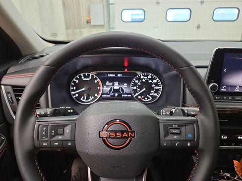 Used 2025 Nissan Rogue SV AWD/4WD image 21