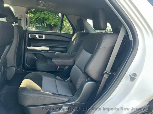 Used 2022 Ford Explorer XLT AWD/4WD image 56