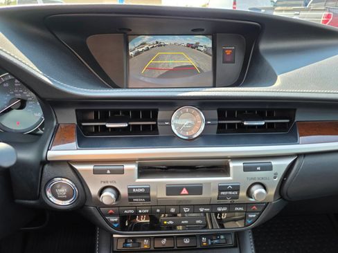 Used 2018 Lexus ES 350 w/ Ultra Luxury Package FWD image 4