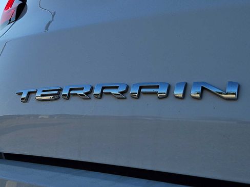 Used 2024 GMC Terrain SLE AWD/4WD image 32