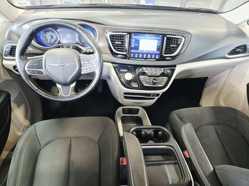 Used 2019 Chrysler Pacifica Touring Plus w/ Advanced Safetytec Group FWD image 6