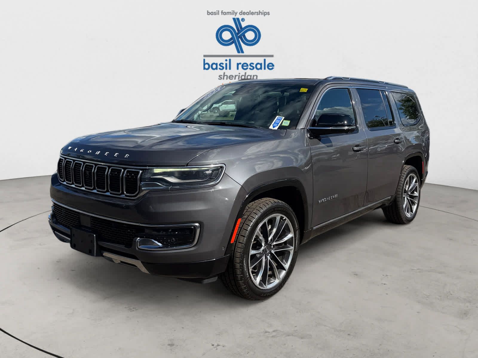 Used 2023 Jeep Wagoneer Series III w/ Premium Group I AWD/4WD image 2