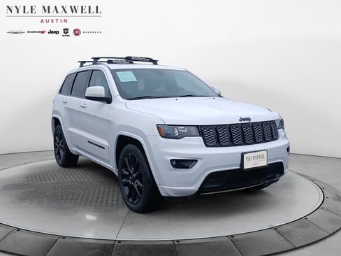 Used 2020 Jeep Grand Cherokee Altitude RWD image 2