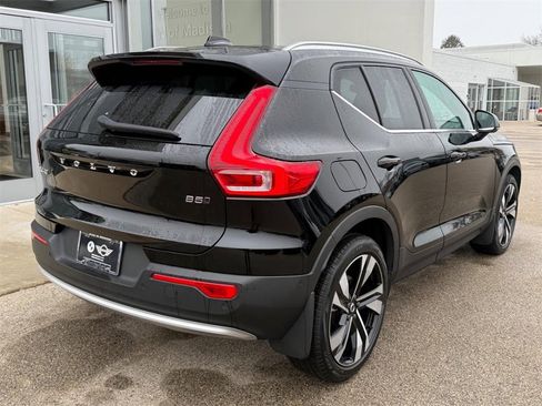 Used 2023 Volvo XC40 B5 Ultimate w/ Climate Package image 3