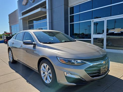 Used 2025 Chevrolet Malibu LT FWD image 1
