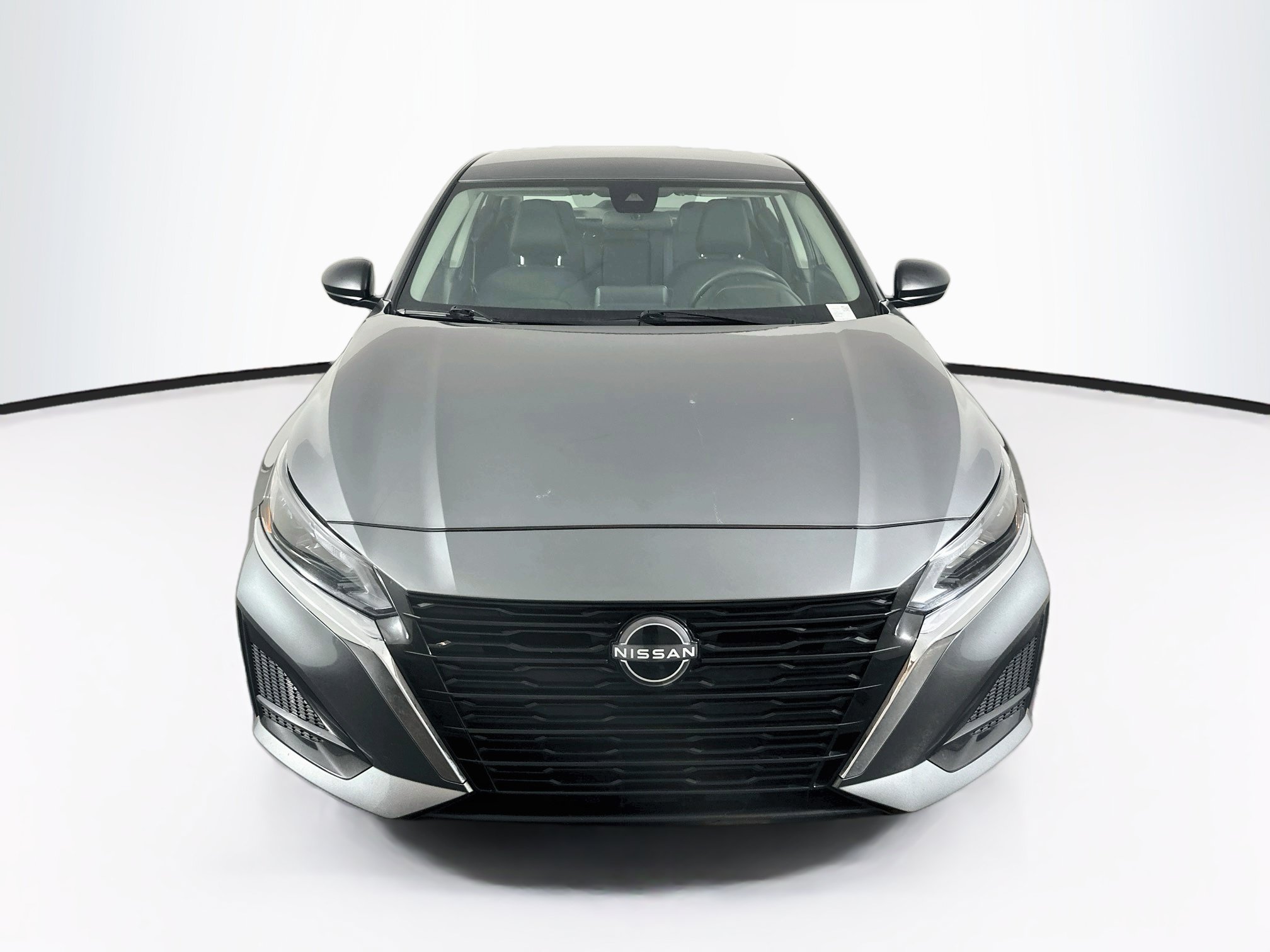 Used 2025 Nissan Altima 2.5 SV FWD image 2