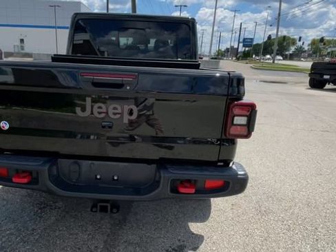 Used 2024 Jeep Gladiator Rubicon AWD/4WD image 9