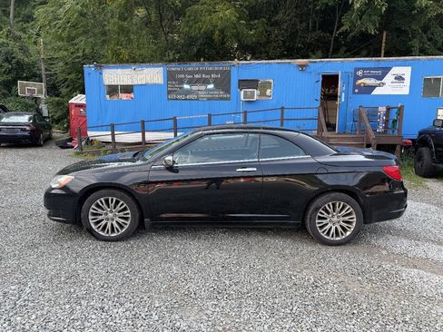 Used 2013 Chrysler 200 Limited FWD image 2