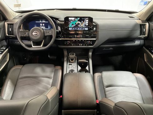 Used 2025 Nissan Pathfinder Platinum w/ Cargo Package AWD/4WD image 15