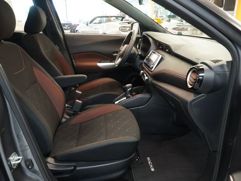 Used 2020 Nissan Kicks SR FWD image 32