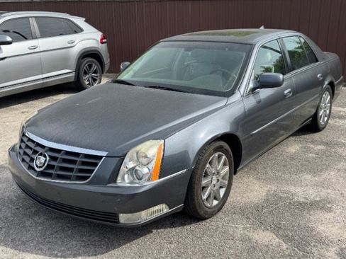 Used 2011 Cadillac DTS Premium image 2