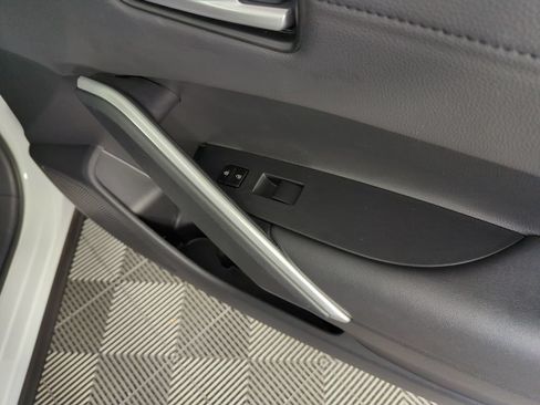 Used 2023 Toyota Corolla Cross XLE FWD image 33