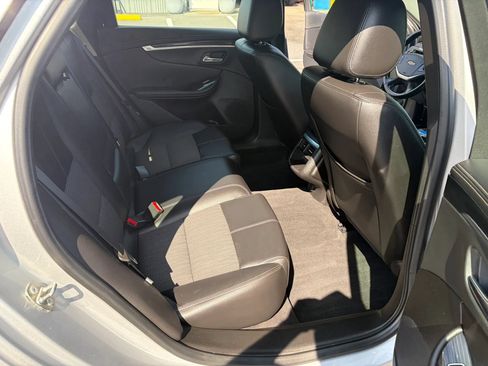 Used 2019 Chevrolet Impala LT FWD image 29