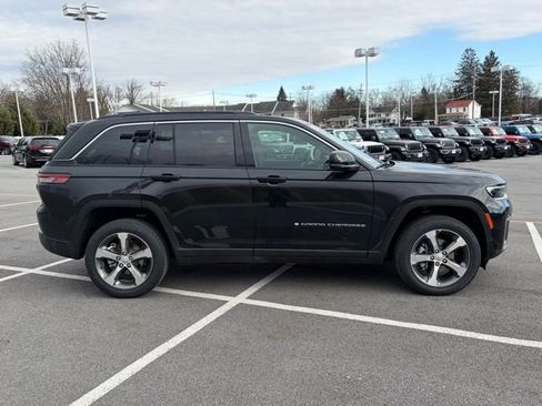 New 2026 Jeep Grand Cherokee Limited w/ Luxury Tech Group II AWD/4WD image 9