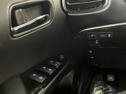 Used 2017 Toyota Prius Prime Premium image 25