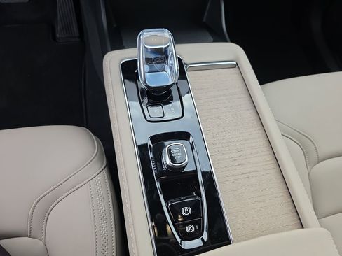 New 2026 Volvo XC90 B6 Plus w/ Protection Package Premier image 17