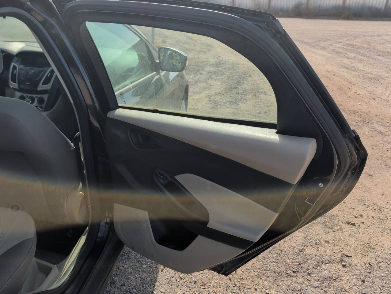 Used 2012 Ford Focus SE w/ SE Winter Pkg FWD image 26