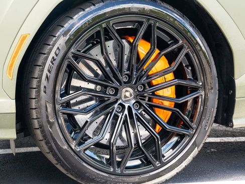 Used 2025 Lamborghini Urus SE AWD/4WD image 25