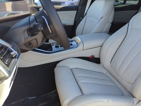 Used 2026 BMW X5 xDrive40i w/ M Sport Package AWD/4WD image 17