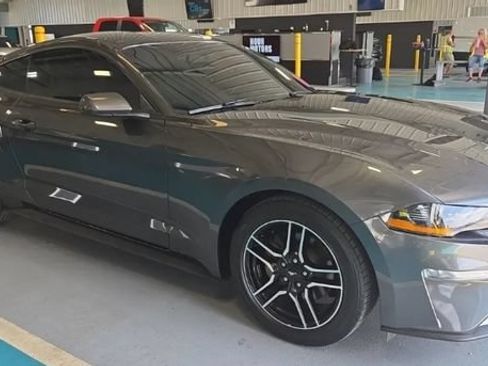 Used 2018 Ford Mustang Coupe w/ Equipment Group 101A RWD image 2