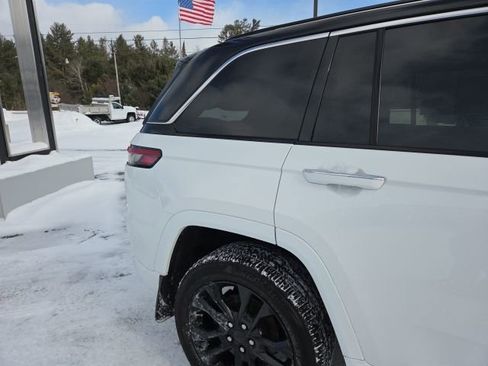 Used 2023 Jeep Grand Cherokee Overland w/ Luxury Tech Group IV image 36