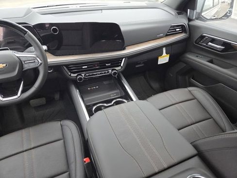 New 2026 Chevrolet Suburban High Country image 38