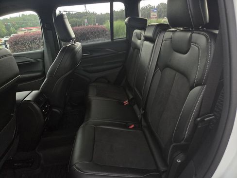 Used 2024 Jeep Grand Cherokee Altitude RWD image 19