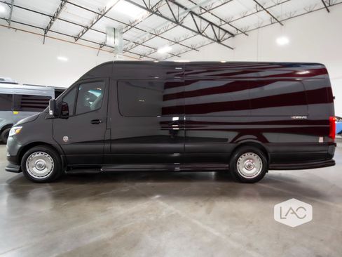 Used 2024 Mercedes-Benz Sprinter 3500 image 38