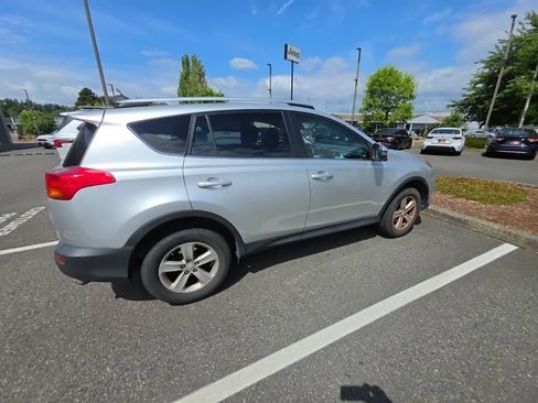 Used 2014 Toyota RAV4 XLE AWD/4WD image 2
