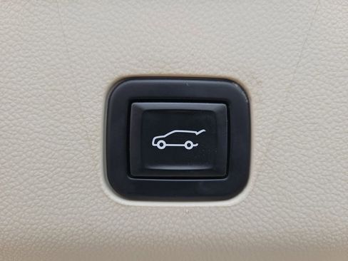 Certified 2022 Cadillac Escalade Premium Luxury Platinum image 9