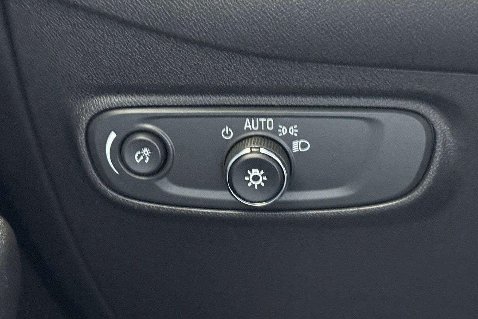 Used 2024 Chevrolet Equinox LS FWD image 33